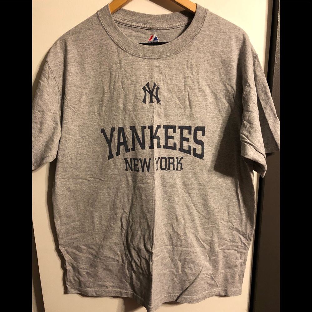NEW York Yankees men’s shirt!